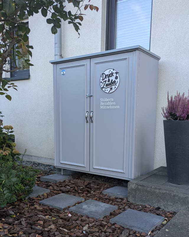 Die Druck-und-Zauber-Box an der Hauswand in Viersen